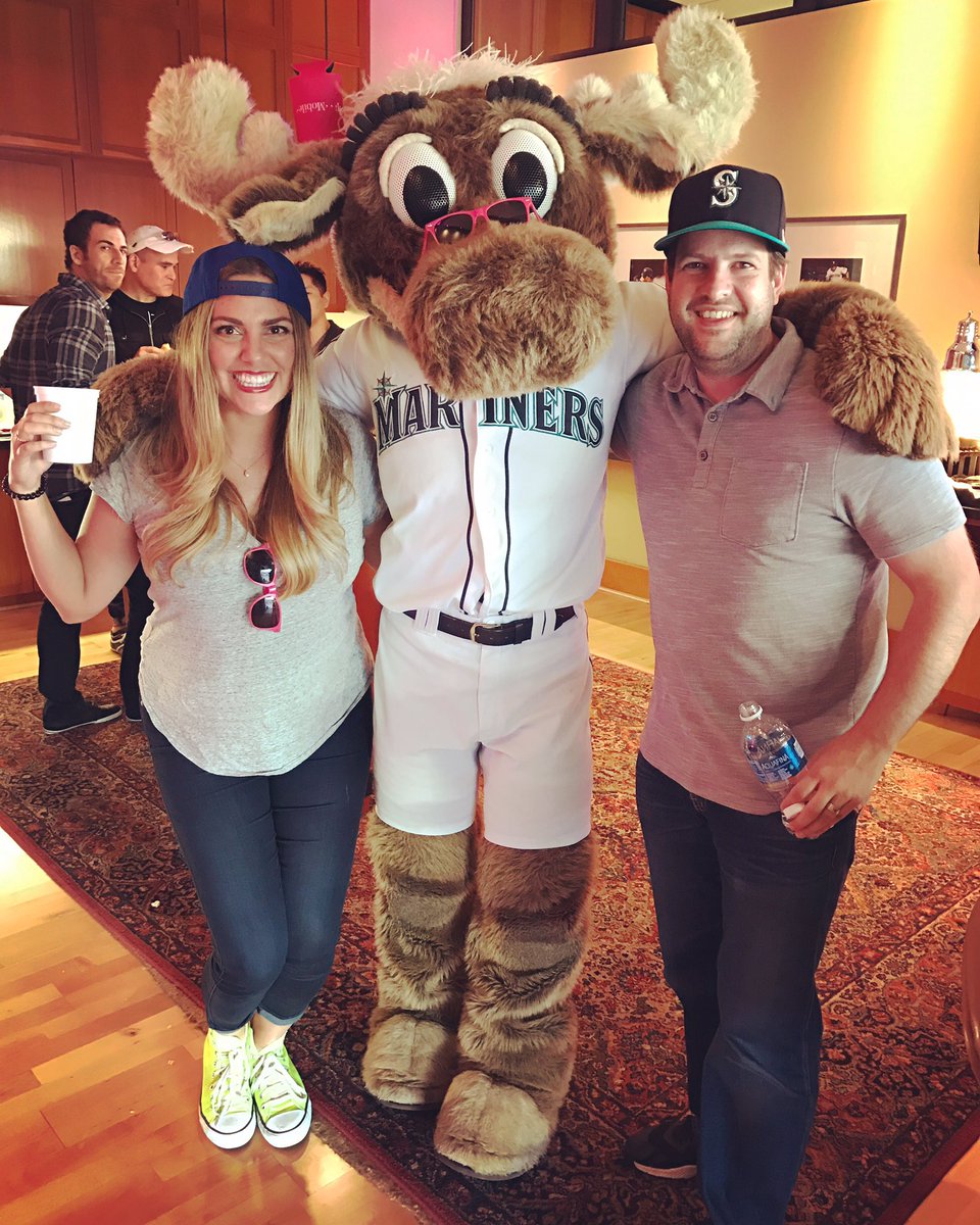 cheyg683's tweet photo. @Mariners & the @MarinerMoose !!
Thanks @TMobile & @TMobileAtWork ! ๐
#tmobile #seattle #tmobileatwork https://t.co/Bl2HV8XRmI