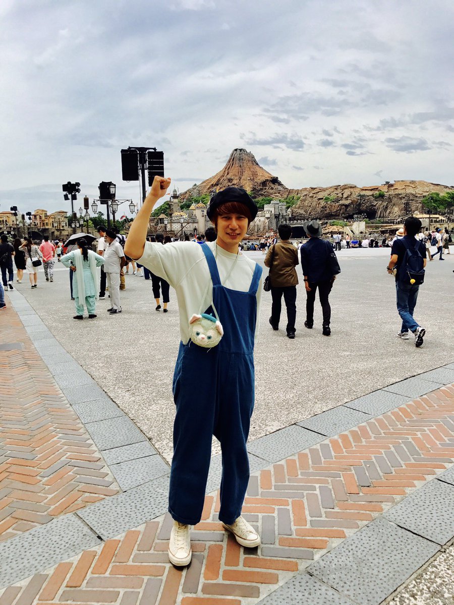 The Bawdies 只今ラジオ生出演中 Fm802 Fliplips 東京ディズニーシーよりこの後13 50頃から生出演 Royのテンションが最高潮です 是非チェックください