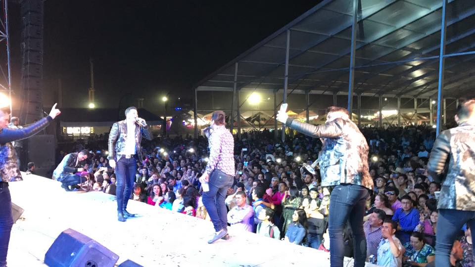 luisangelelfla's tweet photo. Buenas noches!! Quién sigue despierto???? https://t.co/IfQ9XzSTke