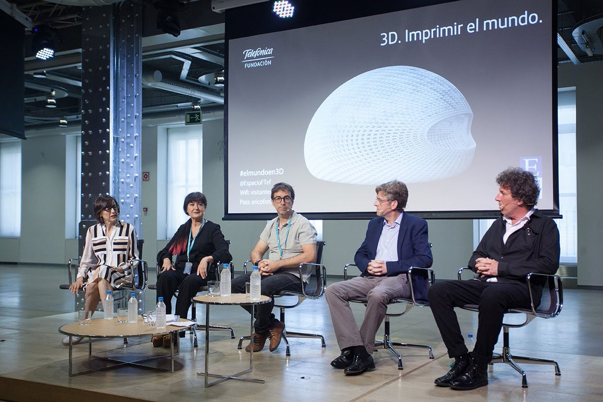 "Imprimir el mundo": <a href="/hector_serrano_/">hector Serrano</a> y <a href="/BaselgaCarmen/">Carmen Baselga</a> recorren la historia de la impresión en 3D. buff.ly/2rTKyMF <a href="/Fundacion_TEF/">FundaciónTelefónica</a>