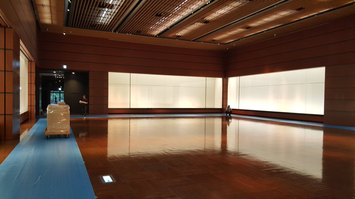 いよいよラスコー展の工事がはじまるよ！
今は何にもないけど、ここにラスコー洞窟ができるんだ。楽しみだなぁ～ワクワク。オープンは７月11日（火）から。