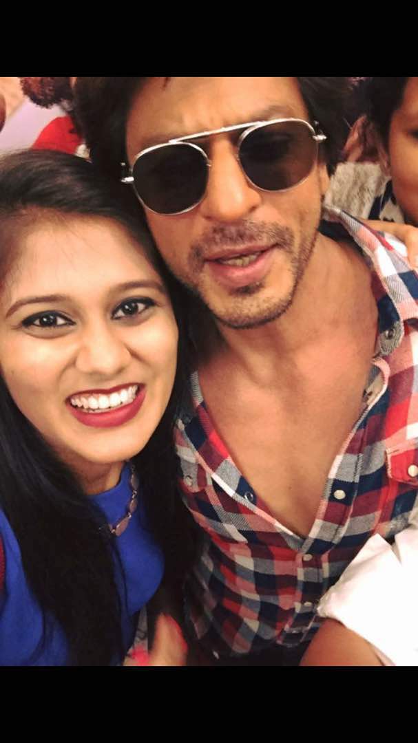 pratikbhatt2009's tweet photo. Shah Rukh Khan’s rendezvous with #Sejals in #Ahmedabad #JabHarryMetSejal #Radha #RadhaComingToday @AnushkaSharma https://t.co/YKqOts1BjA