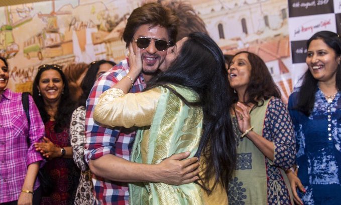 pratikbhatt2009's tweet photo. Shah Rukh Khan’s rendezvous with #Sejals in #Ahmedabad #JabHarryMetSejal #Radha #RadhaComingToday @AnushkaSharma https://t.co/YKqOts1BjA