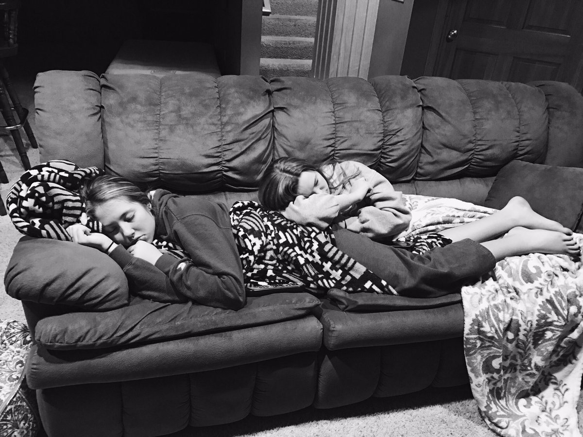 IzzyAhrens's tweet photo. Happy birthday to one of the sweetest girls, hope you had ur best day yet 💛💕👅🤘💞 love and miss u cutie @Lexibauman21 https://t.co/lGgomKQ5kf