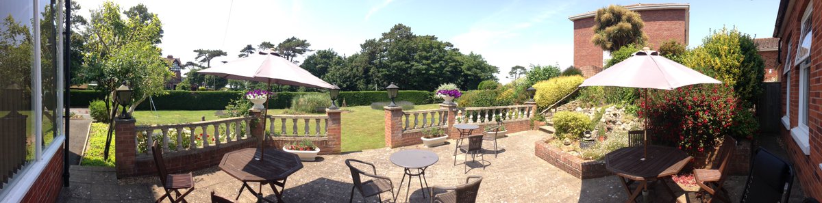 SentryMead's tweet photo. #Amazing #scorching afternoon @SentryMead #terrass #garden #bedandbreakfast #hotel #IsleofWight #IOW #TotlandBay #availabilities📞📱🏩🥇🤣⛵️☀️ https://t.co/3Mu7Z9AnLn