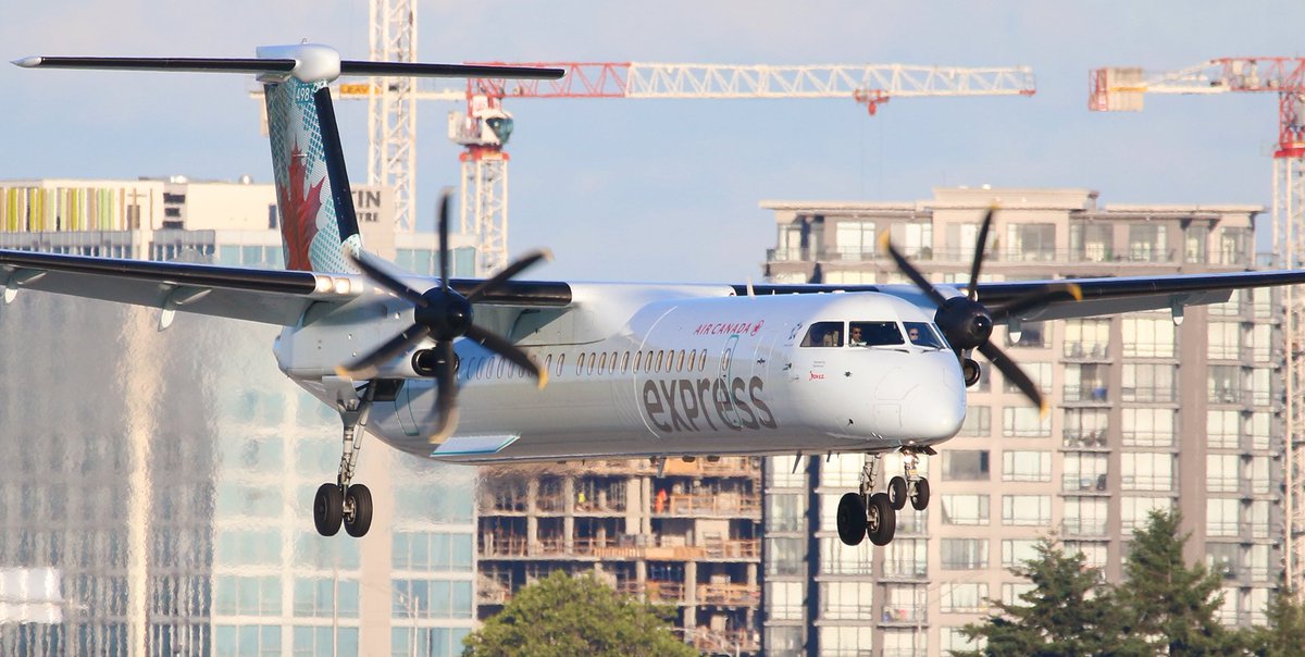 Kent_YVR's tweet image. Evening #closeup @AirCanada #Jazz #Bombadier #Dash8 #Q400 arrival @yvrairport #Vancouver from #PDX #Portland #yvrspotters #Vancouver #CGJZN