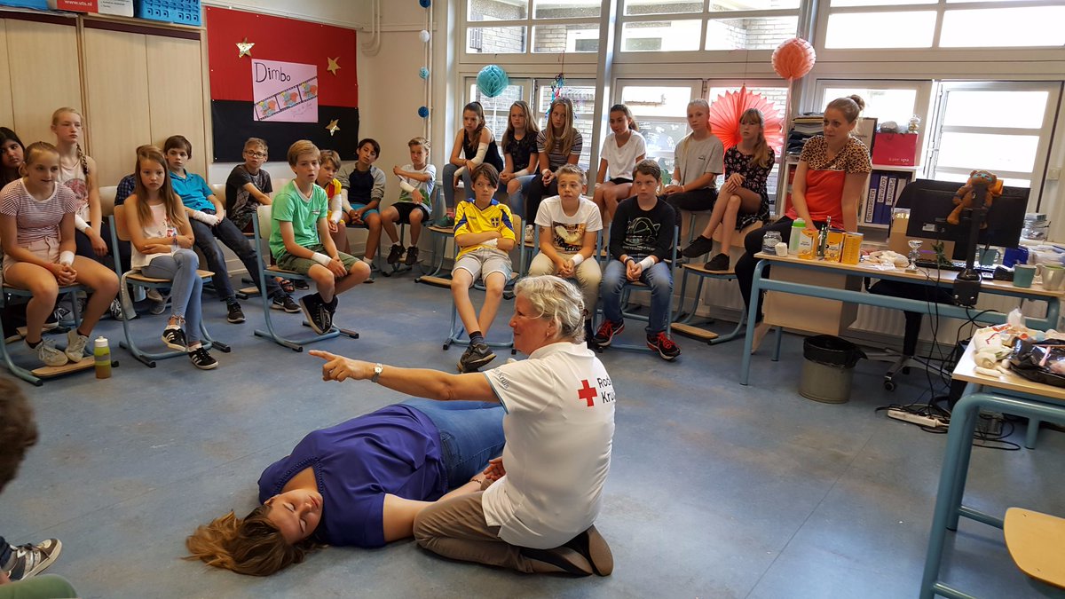 RodeKruis's tweet photo. Deze week is het #RodeKruisWeek en vragen we aandacht voor EHBO in het onderwijs.
Meer lezen? https://t.co/x09ZARodYI https://t.co/lR7td8rkQI