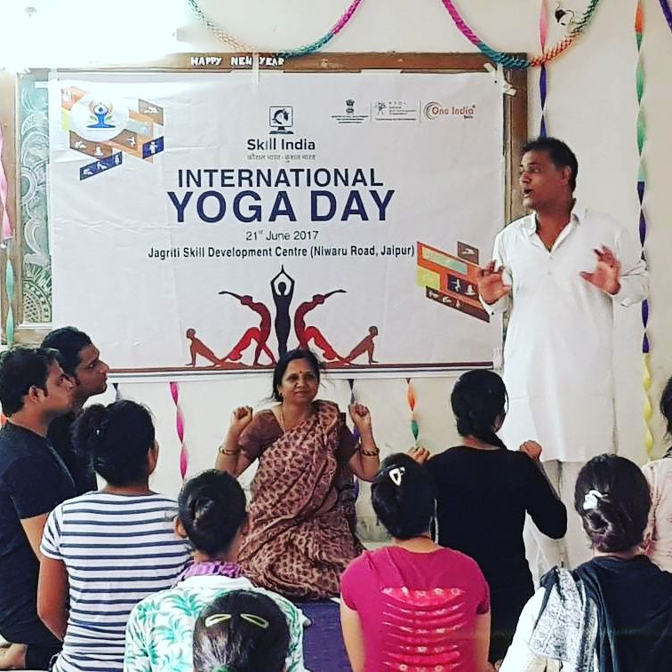OneIndiaSkills1's tweet photo. International Yoga Day celebration at one India skills Jaipur!!  #YogaDay2017 @RajivPratapRudy @narendramodi_in @VasundharaBJP @NSDCINDIA https://t.co/OHeZaJtULG