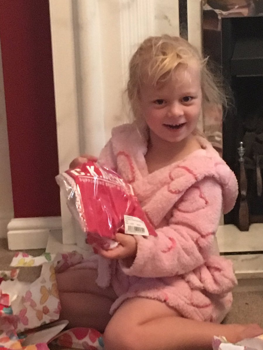 lisat1980's tweet photo. Early start for my daughter's 5th birthday but the smile on her face today is princess #sheissoexcited https://t.co/pKelNnoqa7