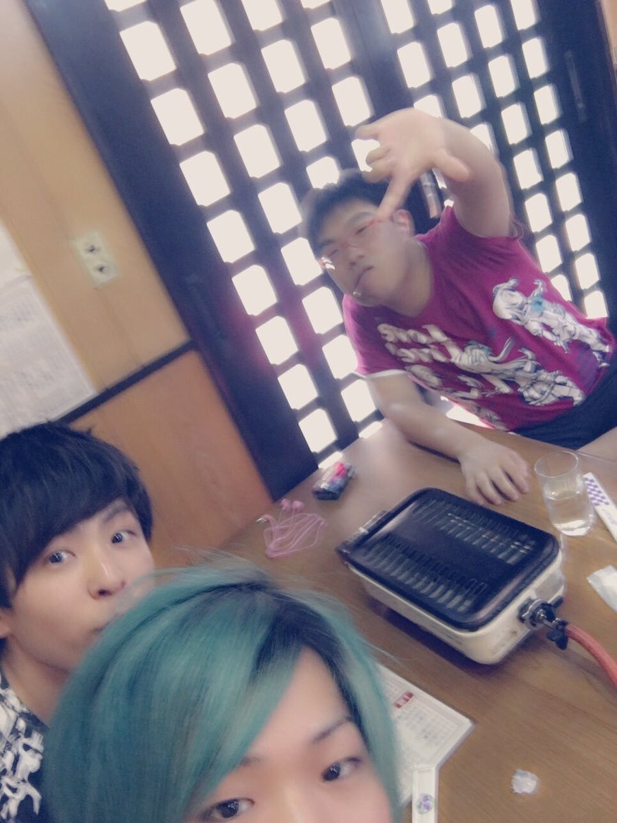 16kun1's tweet photo. 気づいたら禁断ボーイズに田中が加入して1年が過ぎてました。
因みに田中が加入した時の登録者は8万人。
1年過ぎた今は120万人。
+112万人です。
すごい人材を引き抜いたなぁ笑
表面上の数字よりも禁断ボーイズの支えであり抑止力であるおっさんにはいつも感謝しています。ありがとう。 https://t.co/ZdeMZleGTa