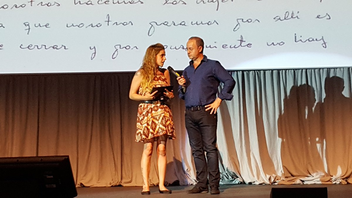 AutogrillIberia's tweet photo. Reconocimiento a Tamara por su implicación, compromiso y por ofrecer siempre una experiencia diferenciadora a los clientes #Autogrill17 https://t.co/8CvQrtEVBF
