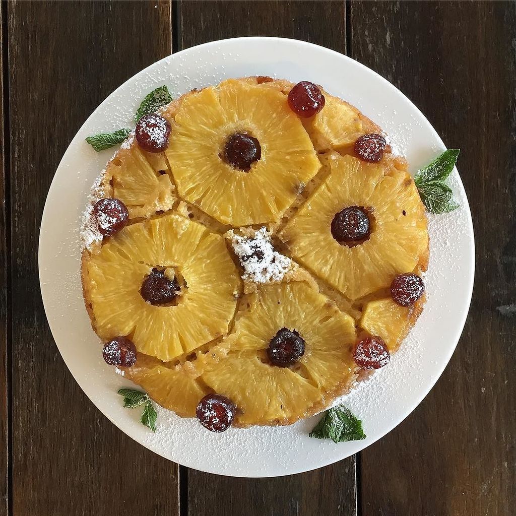 strongadolfos's tweet photo. 🍍Upside down pineapple 🍍 #cakeoftheday #cake #pinapplecake #cafeculture #atlantichighway https://t.co/LlPayNmJza
