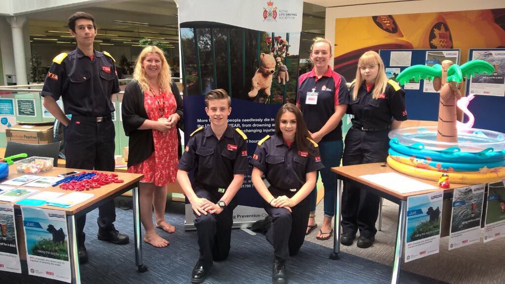 HelenB_RLSSUK's tweet photo. @LondonFire today delivering WS messages and training @LFBFireCadets to be WS Ambassadors #StopDrowning #DPW2017 @LFBCommissioner https://t.co/eGT97uLOP2
