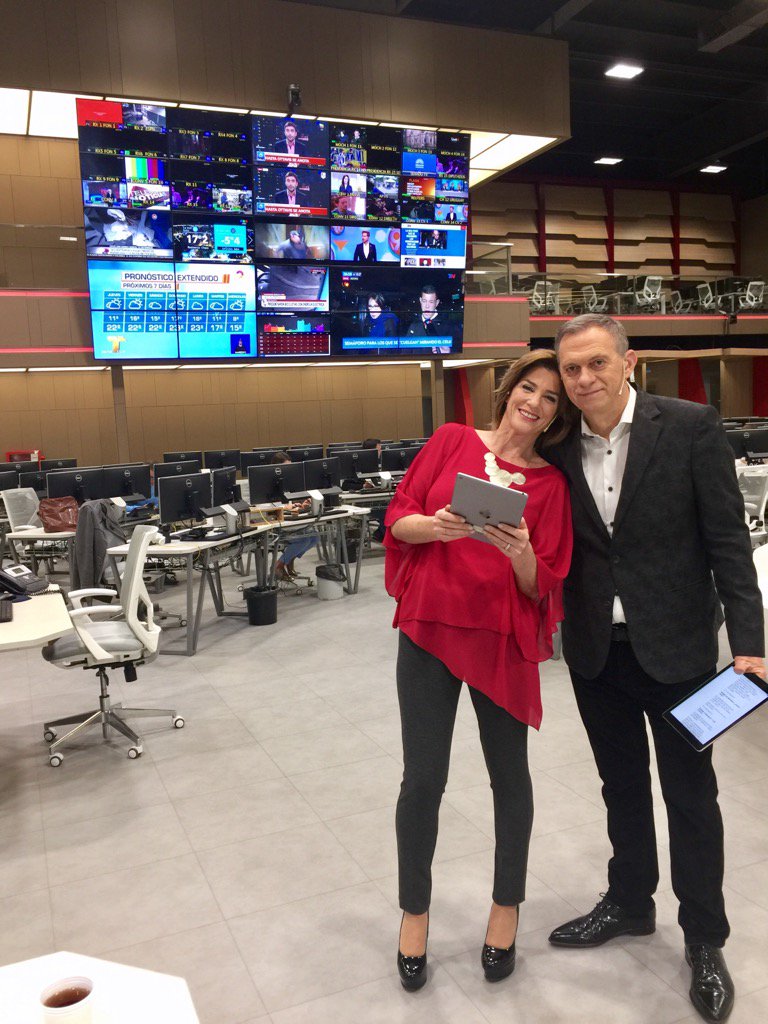 deperezvolpin's tweet photo. Con @BonelliOK arrancando @arribaarg, aunque esta sea mi última mañana después de 12 años despertándolos #emocion https://t.co/4ZA5Yh0bm6