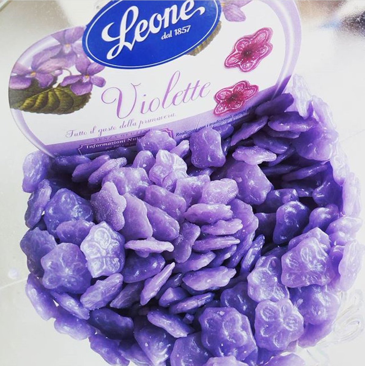 🌸Inebriarsi di #violette 🌸un classico #marcaleone intramontabile 🌸