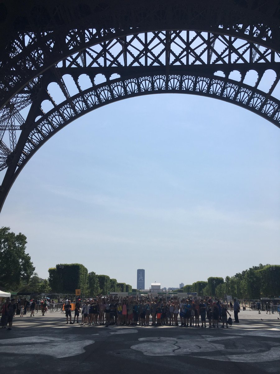 OutwoodPortland's tweet photo. Big bus group under the Eiffel Tower. #OAPParis2017 https://t.co/BMqBZ7EAFd