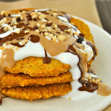 DailyFocal's tweet photo. @NibsnScribs talks about the 10 Dreamy peanut butter pancakes you need in your life!
#dailyfocal #pancakes 

https://t.co/4jbzwszDF5 https://t.co/lY0072tRTw