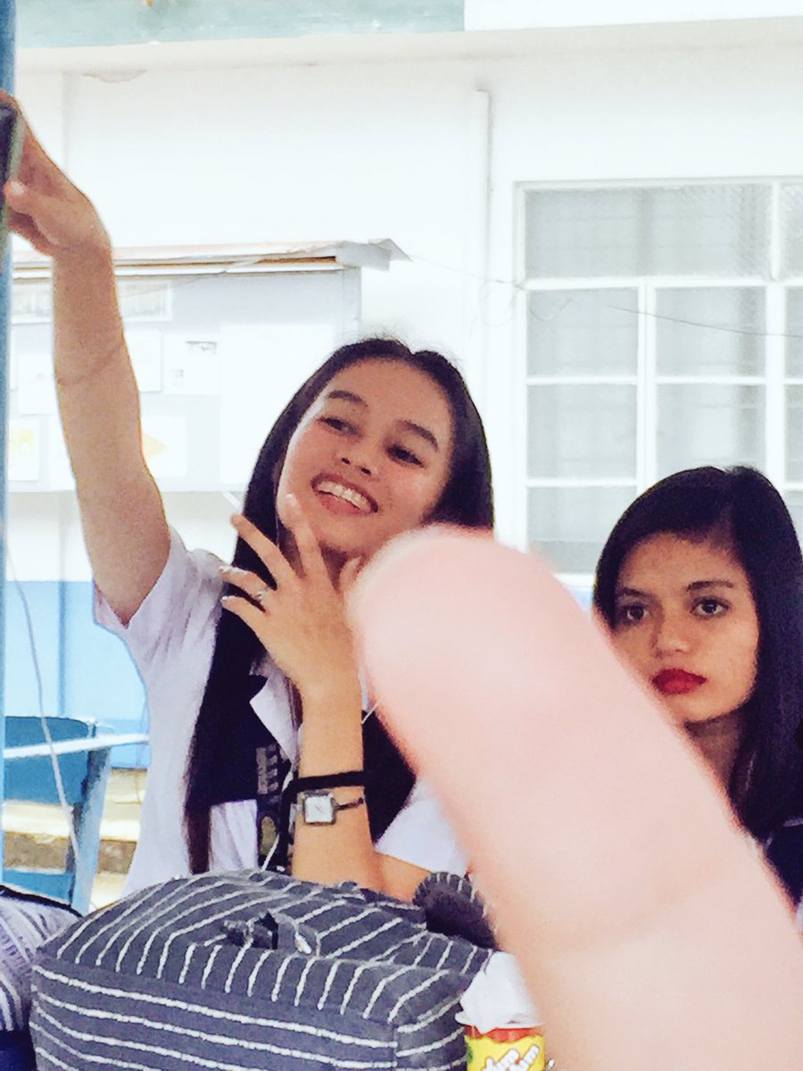 j_fhang's tweet image. With mah gals #School #VacantTime