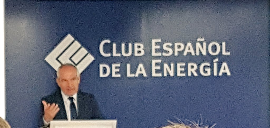 Enerclub's tweet photo. #XXIX_MNE #XII_MFE #IX_MDE "La crisis ha hecho que las políticas económicas no generan confianza en la sociedad" Antonio Caño @el_pais https://t.co/ODwnw5yNxw