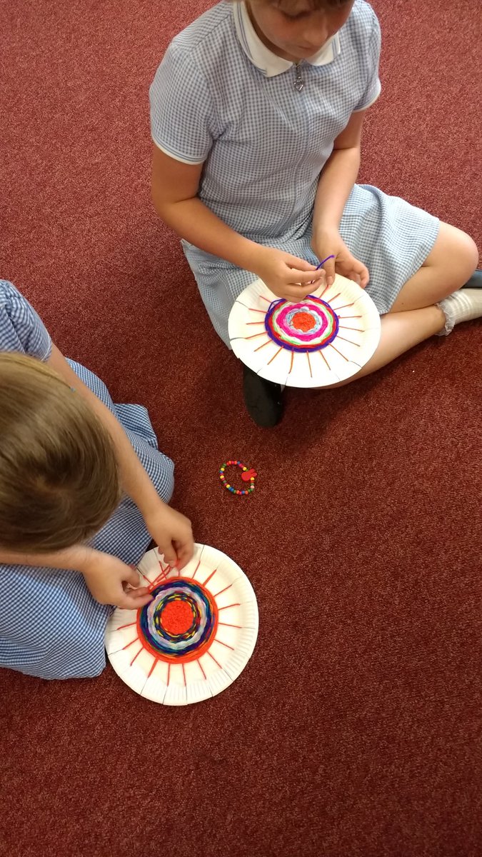 HPSTokyo's tweet photo. Weaving away #creative @holling1 https://t.co/EbAQKDApZv