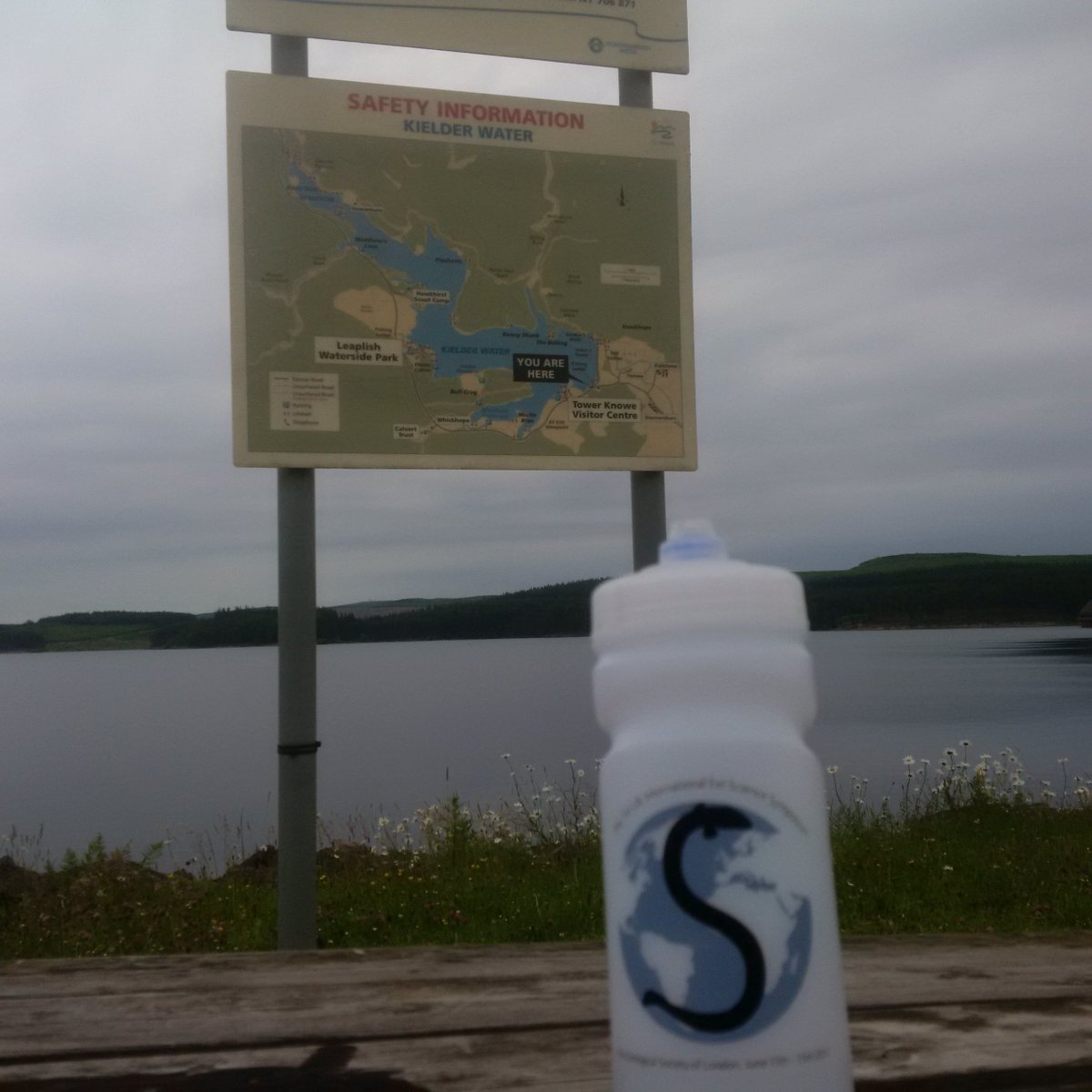 Fish_Ecol_NE_EA's tweet photo. the #oneless @OneLessBTL btl from #eelscience2017 has made it's way to #kielder water, at 5am! https://t.co/Ag9XIElrXg