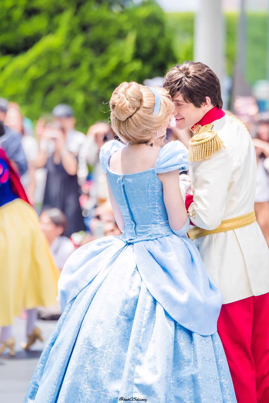 美しいプリンスとプリンセス！ディズニーランドは今、真実の愛が溢れてる！