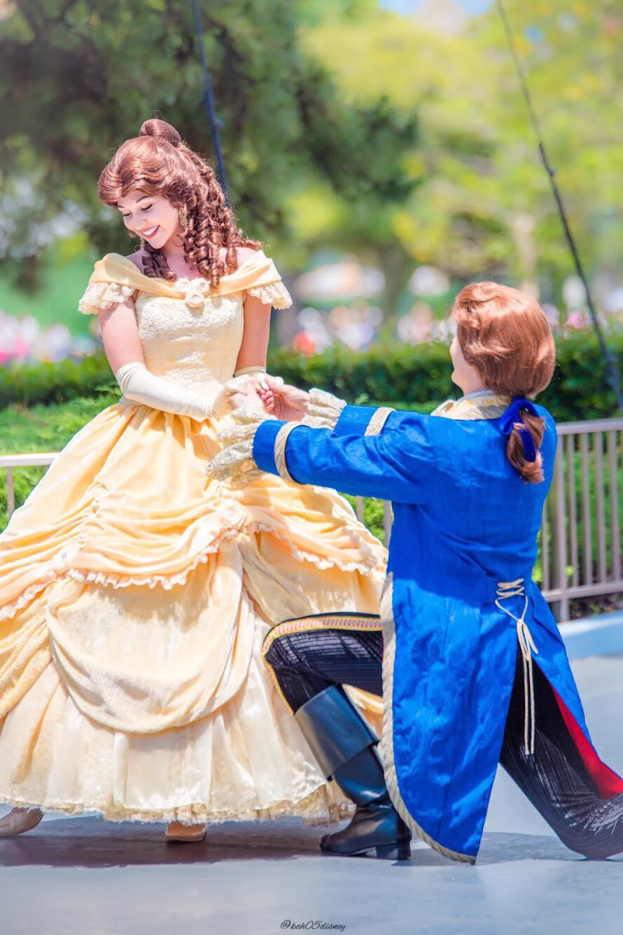 美しいプリンスとプリンセス！ディズニーランドは今、真実の愛が溢れてる！