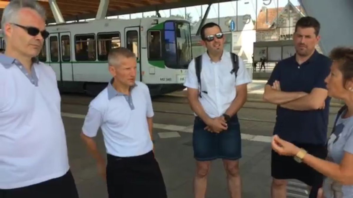 GEFeminin's tweet photo. Canicule à Nantes : des conducteurs de bus portent la jupe, à défaut de shorts https://t.co/H3sZv6aQSs via @Le_Figaro https://t.co/d85BfU4Z92