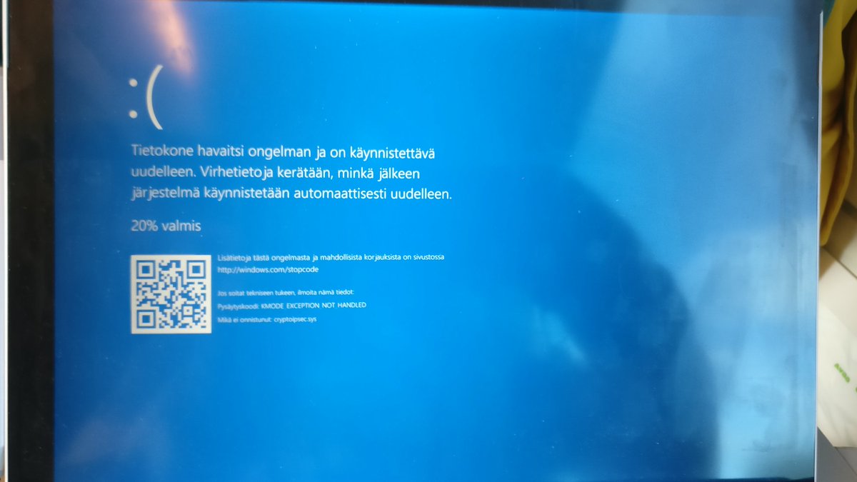 McLatewine's tweet photo. Maailma muuttuu vauhdilla, mutta onneksi #Windows'in ongelmat on jotain muuttumatonta, mihin voi työpäivänsä perustaa. https://t.co/iJv6RYeArl