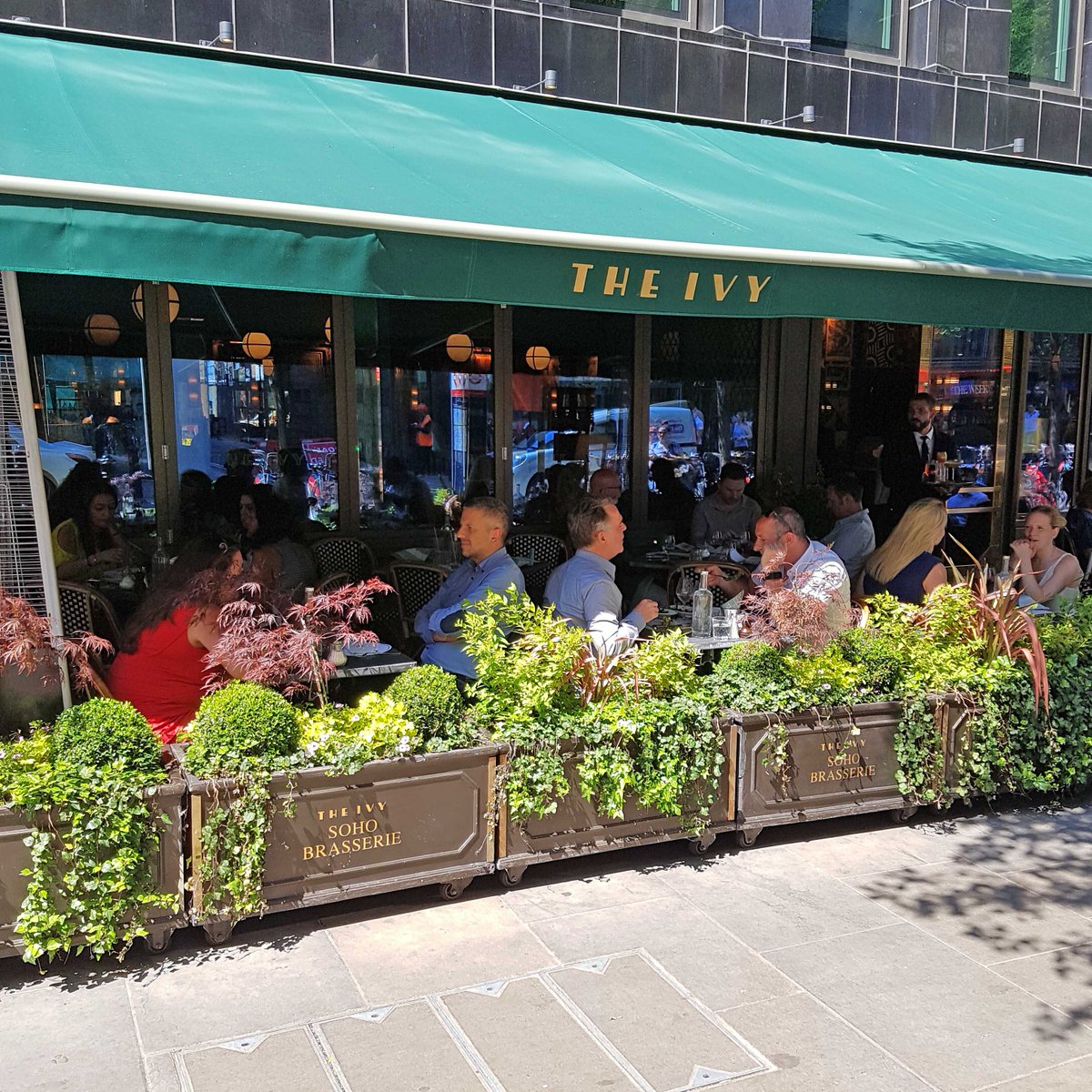 H Barnes Co The Ivy Soho Brasserie Another Great Terrace Created For Summer Days Ivysohobrass Ivysoho Brasserie Soho Summer Luxurylifestyle T Co Wsk39gzhel Twitter