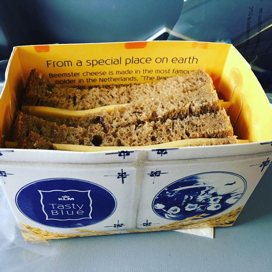 leesean's tweet photo. .@KLM does โ๏ธ๐๐ง w/ #style, #sustainability + #storytelling. Simple food showcasing Dutch culinary heritage ethical ingredients #likeadutchie https://t.co/DKBDkJSJbK