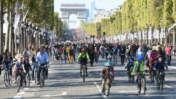 #Paris to go 100% car free on Oct 1. Note to <a href="/MayorofLondon/">Mayor of London, Sadiq Khan</a> Action, not words. thelocal.fr/20170621/paris…