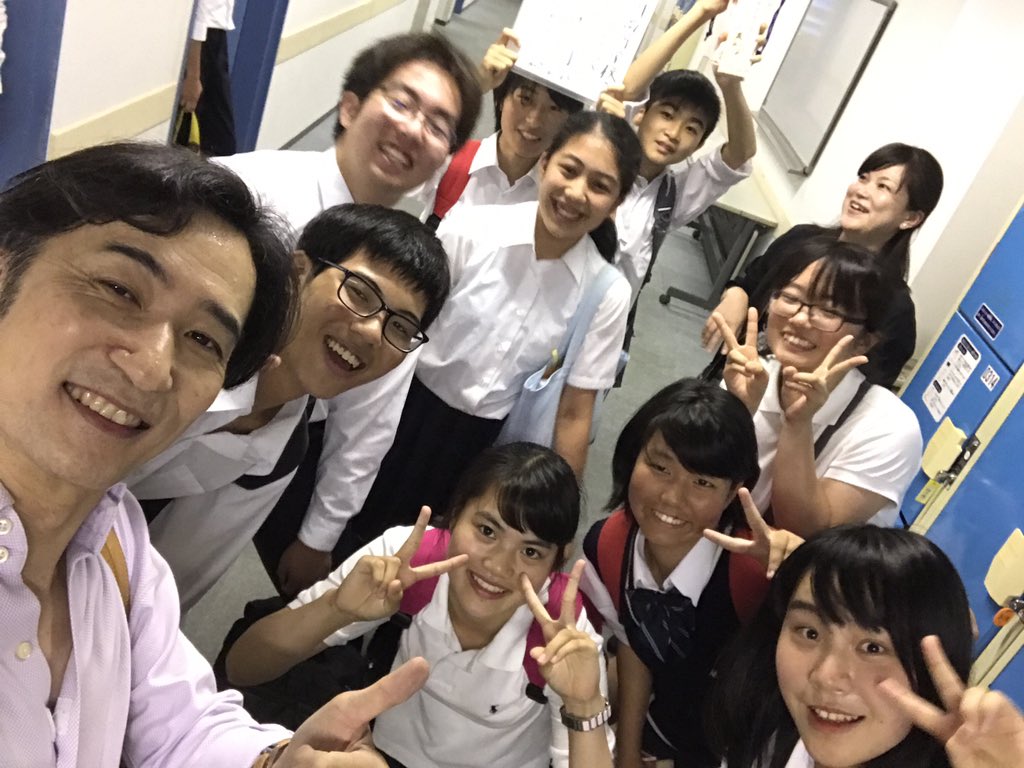 東儀秀樹 神奈川の元石川高等学校の芸術鑑賞会 ここの生徒たちはとてものびのびしている感じで明るく 元気でみんなワクワクした表情で とーっても楽しく話と演奏ができた またこの学校でやりたいな