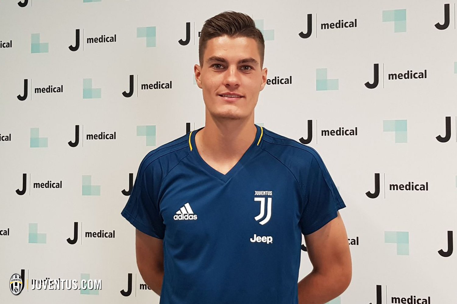 JuventusFC on Twitter: "Patrik #Schick è arrivato al #JMedical: visite  mediche in corso per l'attaccante ceco https://t.co/LHFo6ELFbh ⚪️⚫️  https://t.co/KlxYQksrJh" / Twitter