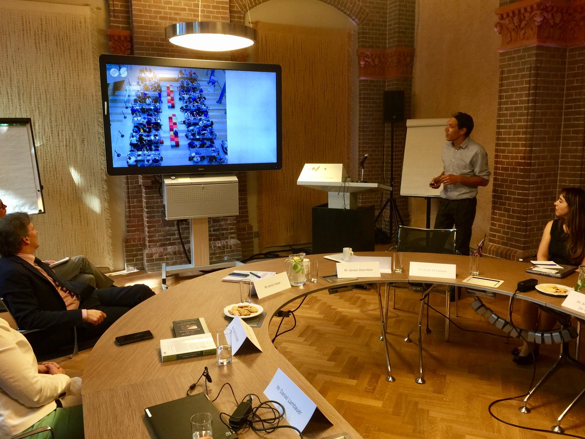 Bokami's tweet photo. Presentatie door @arjanelfassed voor hoofden van rekenkamers. Natuurlijk ook over #Acchack17 https://t.co/49TLlwcQn4