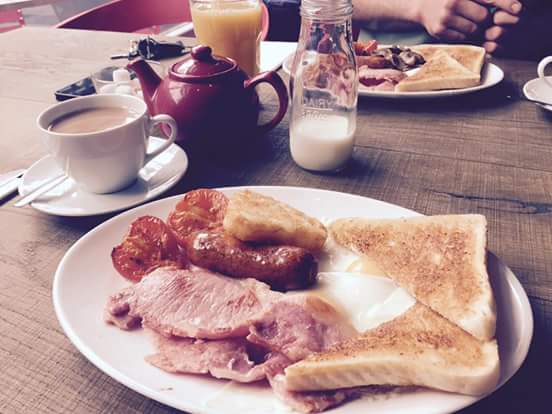 servinis_CF10's tweet photo. What a day yesterday #RobbieWilliams - we are re-stocked and raring to go again today, so pop in for the best all-day breakfasts in town https://t.co/rdfoodvSiI