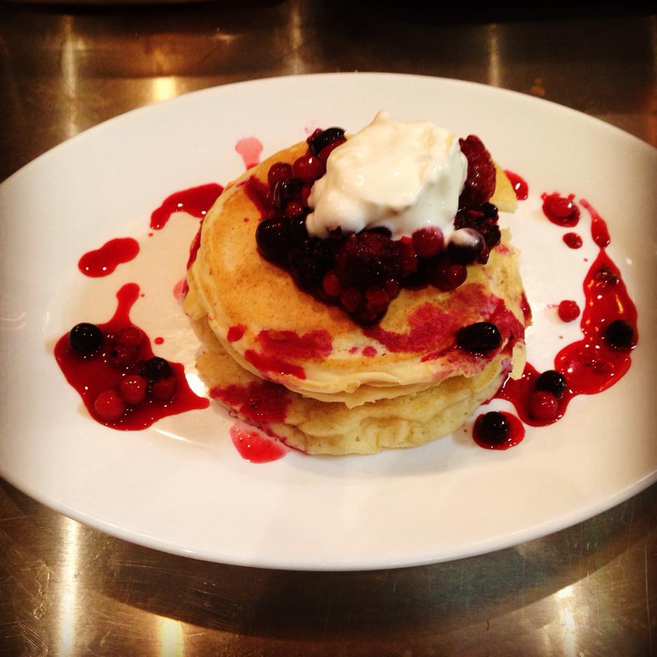 servinis_CF10's tweet photo. What a day yesterday #RobbieWilliams - we are re-stocked and raring to go again today, so pop in for the best all-day breakfasts in town https://t.co/rdfoodvSiI