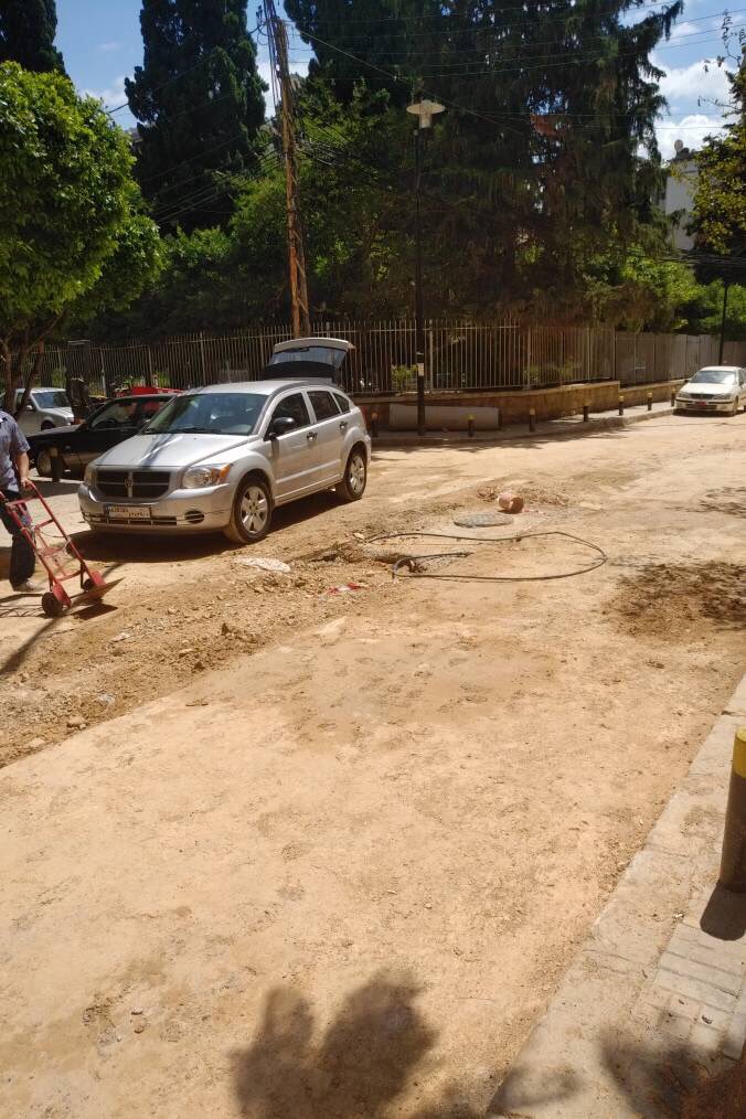 أعمال تأهيل بنى التحتية في منطقة حديقة اليسوعية الرميل