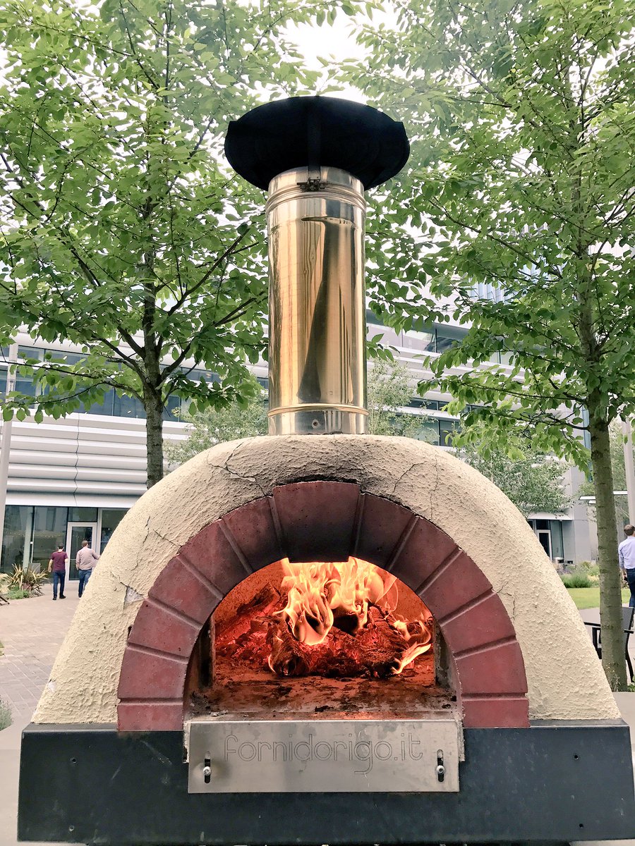 Donovanpaterson's tweet photo. Happy Thursday... Looks like it's heating up to be another great food festival today 👍🏼🥙🥗🍛🍤 #lifeatsky @Gatherandgather @kelseybnz https://t.co/9qowhWI67T