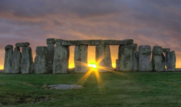 ☀️Anglo Saxons named the Summer Solstice 'Sunstede'☀️the day when 'heofenes gim' (heaven's jewel) stands still in the sky #FolkloreThursday