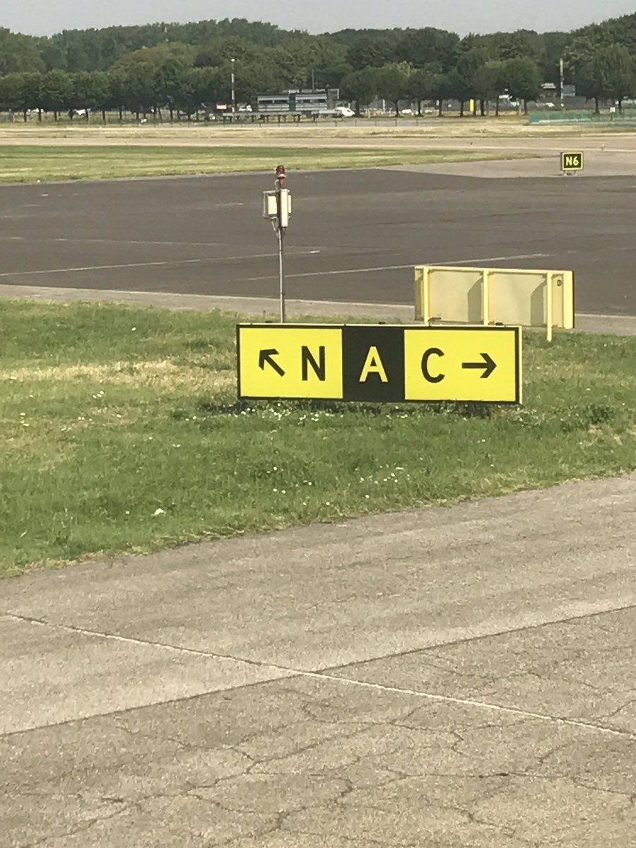 pierrevh17's tweet photo. In the meantime at airport Linate Milan ..
Ondertussen op vliegveld Milaan Linate...@NACnl https://t.co/7bUl8erjQz