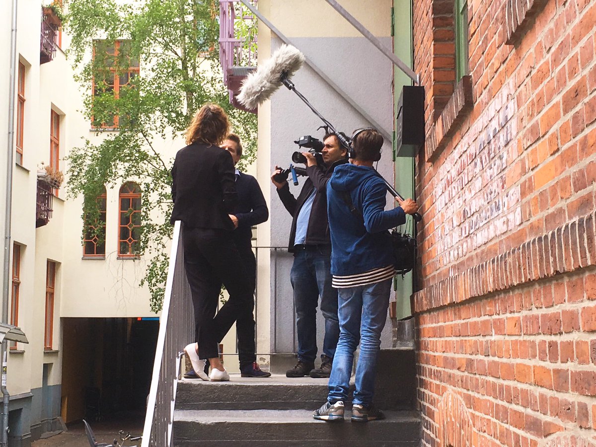 Katrin Roth Viu 23.6. #Galeristin Katrin Roth im #TVinterview mit @ntvde #Startup News ...