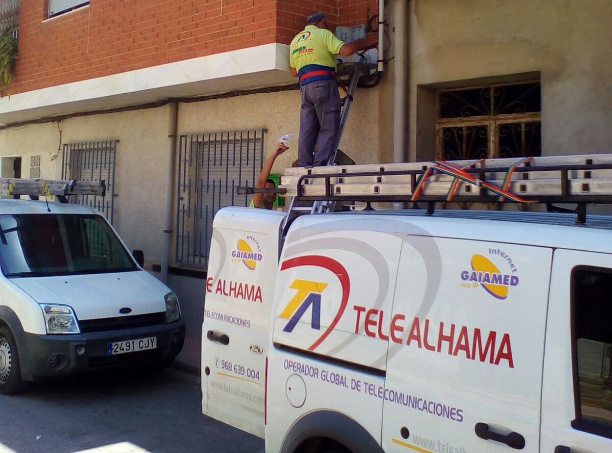 GerardoCSaura's tweet photo. Librinet despliega BandaAncha para contrarrestar el impacto visual de torres y antenas https://t.co/amGMLhYTWt @alcaldesaMar @TeleAlhamaNews https://t.co/u6jDv0Aao9