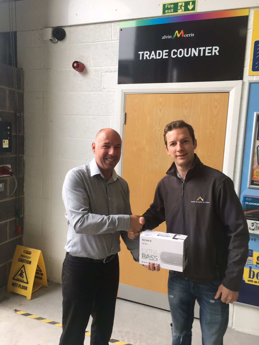 AlvinmorrisHull's tweet photo. Ryan Lake @EastRidingFloor picking up his raffle prize from @AlvinmorrisHull congratulations Ryan https://t.co/hRLqeRWV2b