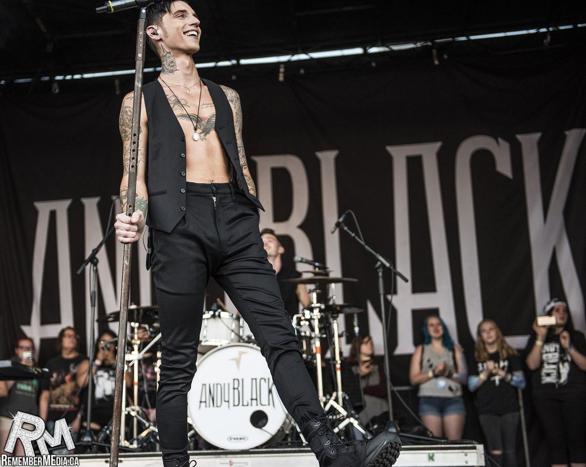 Remember_MEdia's tweet photo. Seeing as he's probably what you're dreaming about at this hour anyways, here's @andyblack from Seattle @VansWarpedTour the other day 😝 https://t.co/RPnPUV5EGp