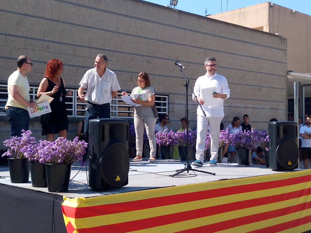 ElPratEducacio's tweet photo. Avui a l'@Inslessalines acte de lliurament de premis a l'alumnat amb millors expedients acadèmics del curs #fprat #elprateduca @JovesPrat https://t.co/MNrkhL4YaT