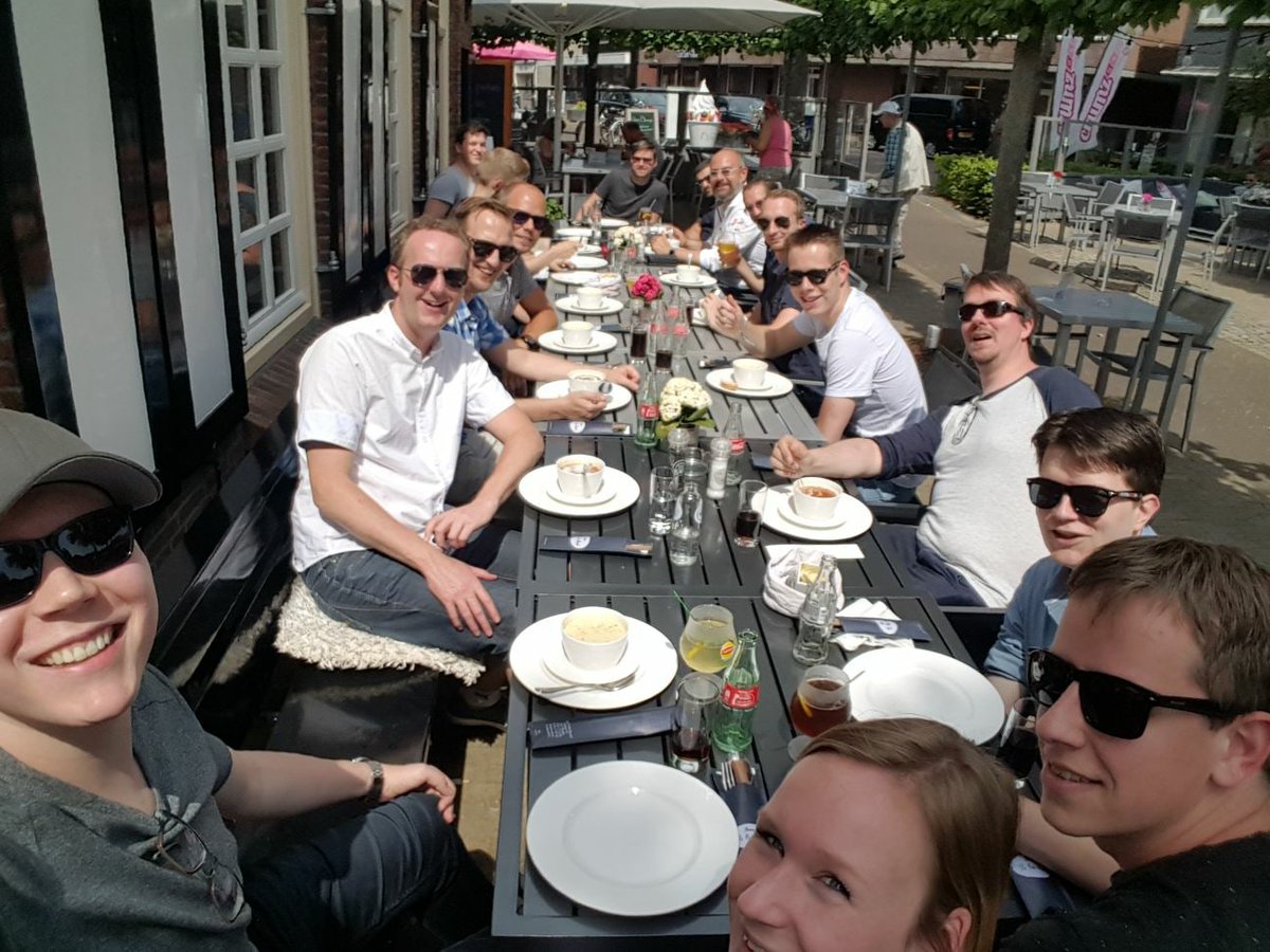 Gezellige lunch met 't team ter ere van het afscheid van Sanne en de staigiaires Boris, Issac en Dylan!
