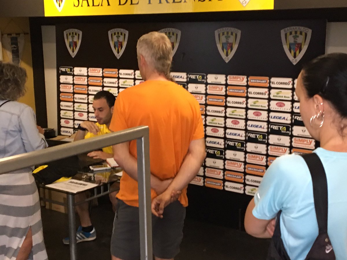 BarakaldoCF's tweet photo. Jornada Informativa y recogida de equipaciones del @Barakampus - https://t.co/QEtCWMl6JG