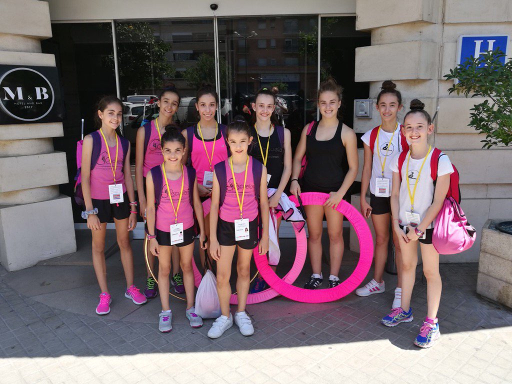 aragongym's tweet photo. Las gimnastas del Artix Club,CD Zaragozano y del CEGRZ preparadas para la competición. A disfrutar mucho chicas 💪💪💪💪 https://t.co/w7WSHfCwg5