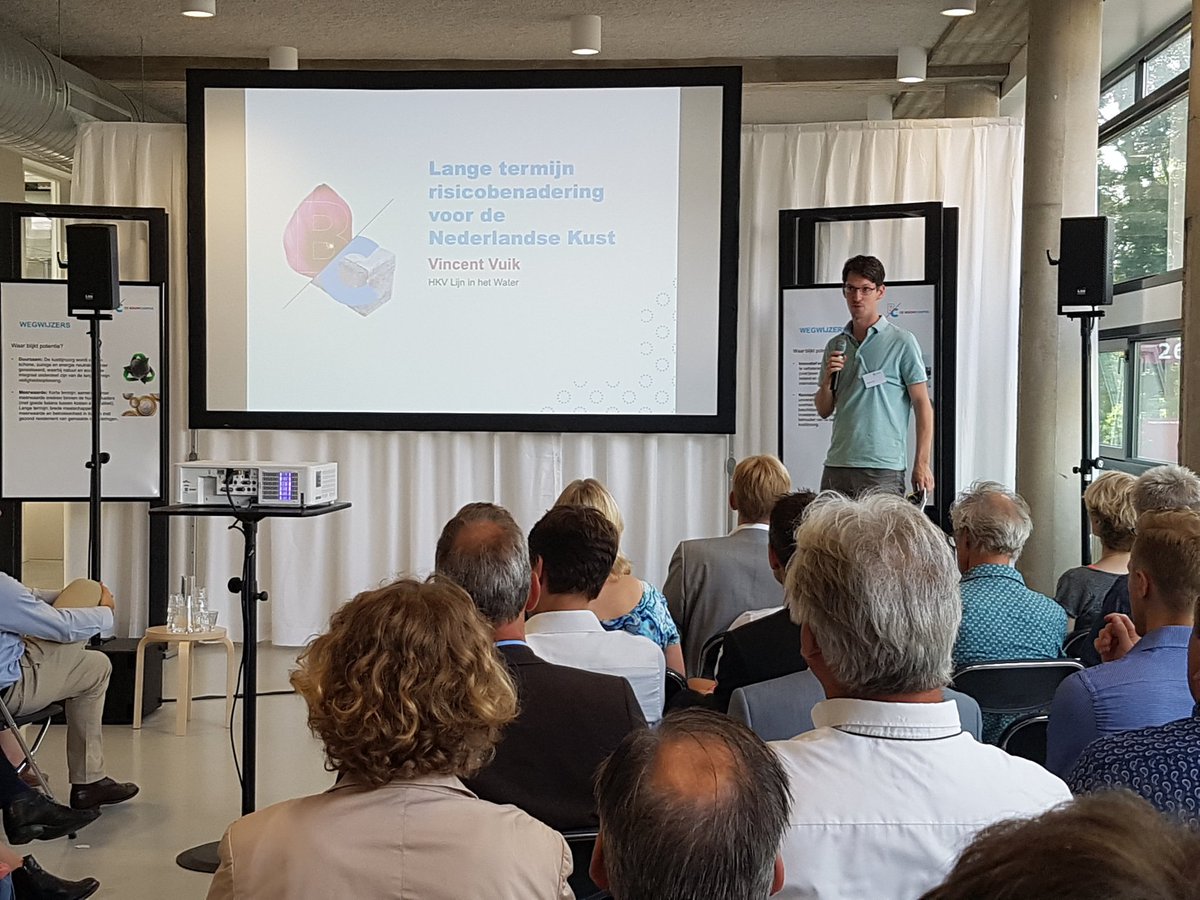 DeBouwcampus's tweet photo. En de tweede ronde met pitches over #kustlijnzorg op @DeBouwcampus https://t.co/B63UM8IWtn